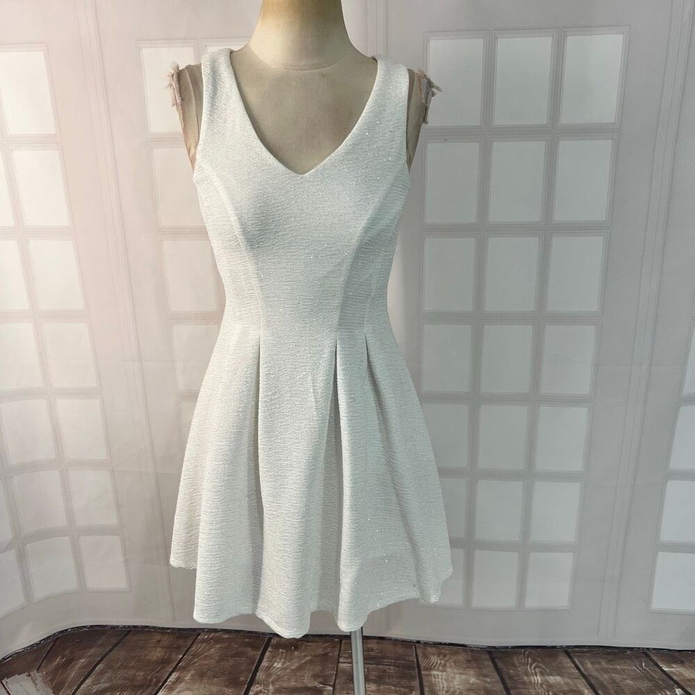 City studio sleeveless v-neck fit and flare skater dress size 3